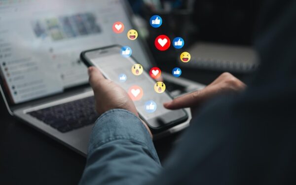 Painel de gerenciamento de anuncios Facebook com metricas de conversao